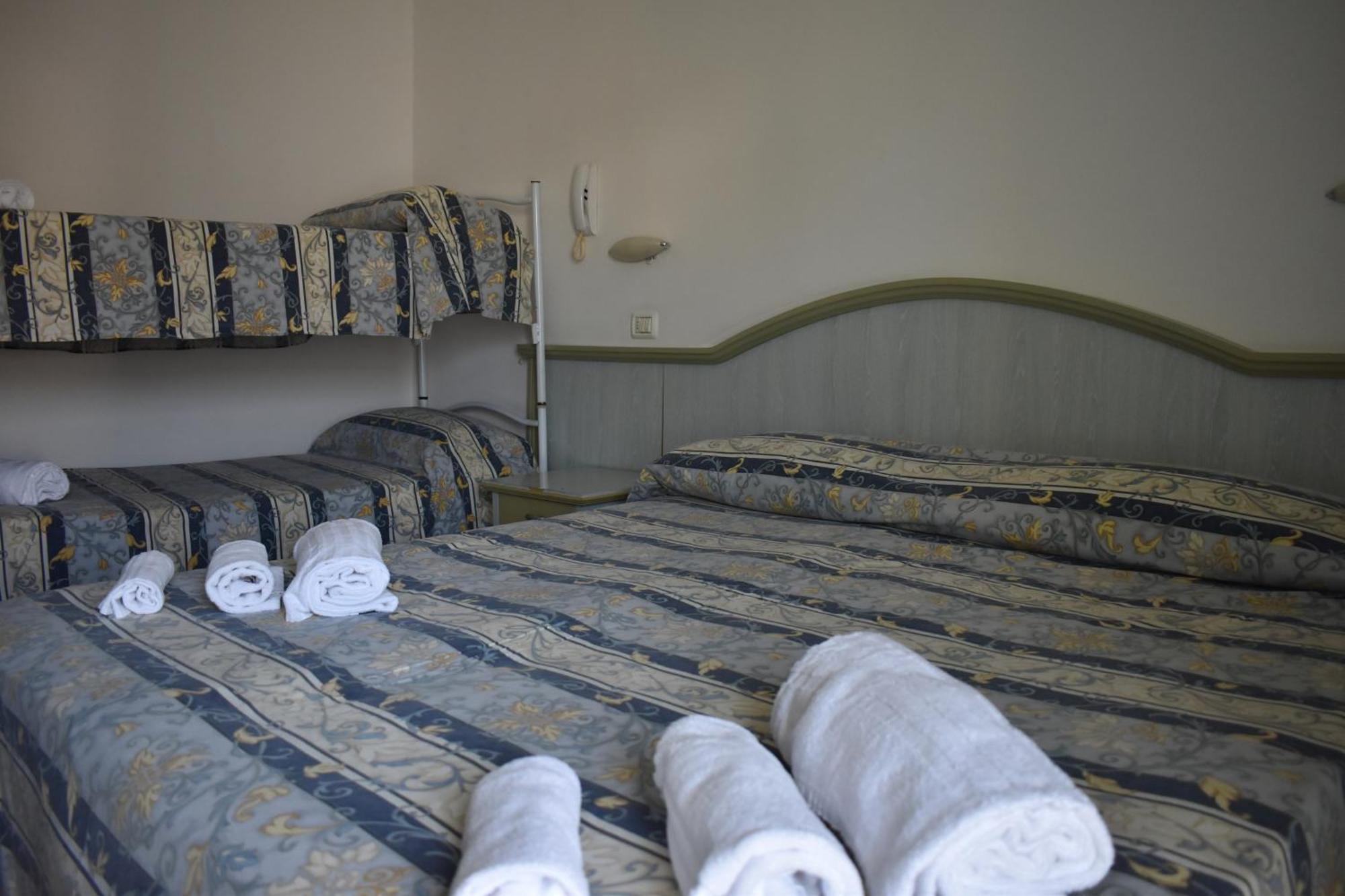 קאטוליקה Hotel Ginevra E Residence מראה חיצוני תמונה